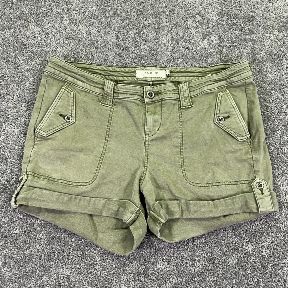 Torrid Shorts Womens 14 Green Utility Twill Cuffed Cargo Pockets Summer Casual
